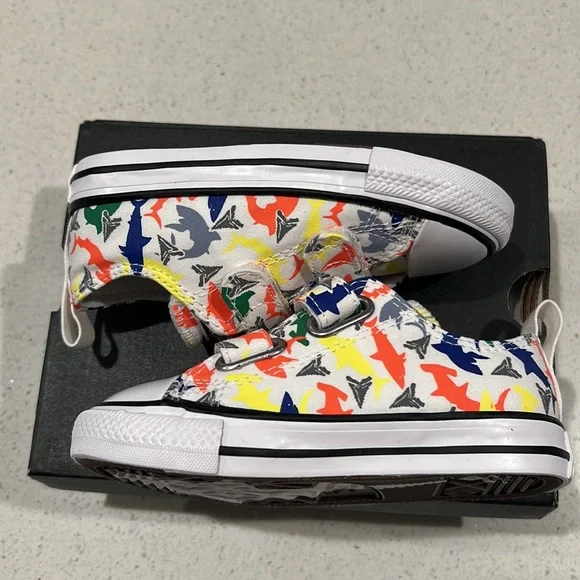 NWT Shark 🦈 Print Converse - Picture 2 of 6
